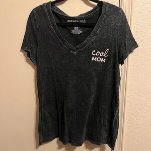 Torrid size 00 Cool Mom shirt
